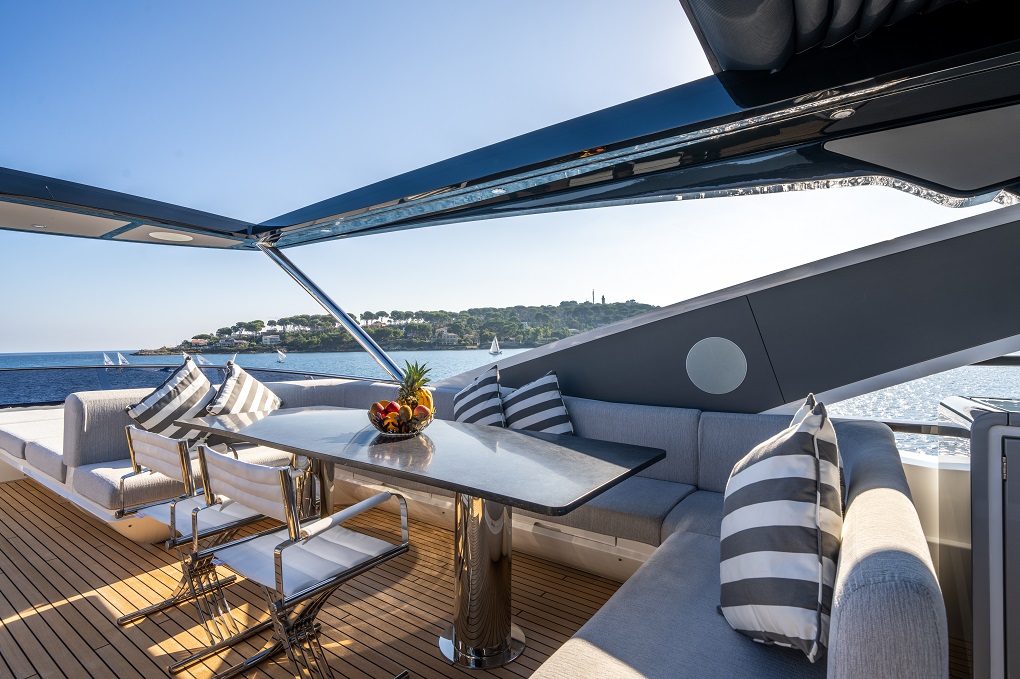 Yacht Glasax 27m Ocean 90 Sunseeker Exterior Dining