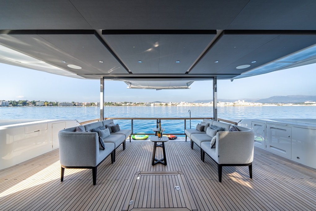 Yacht Glasax 27m Ocean 90 Sunseeker Exterior Lounge