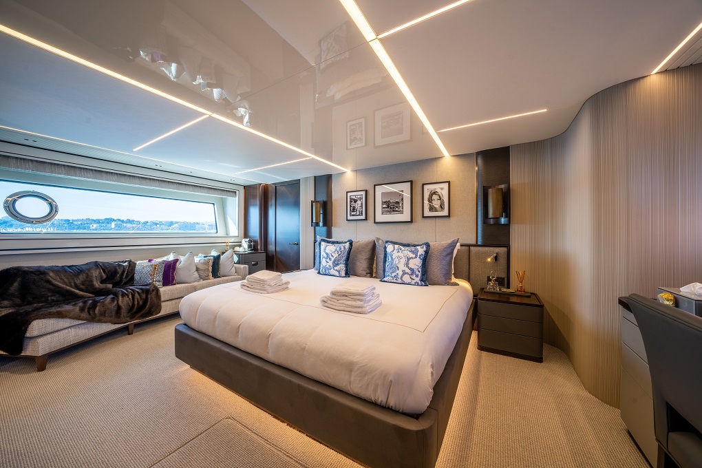 Yacht Glasax 27m Ocean 90 Sunseeker Master Stateroom