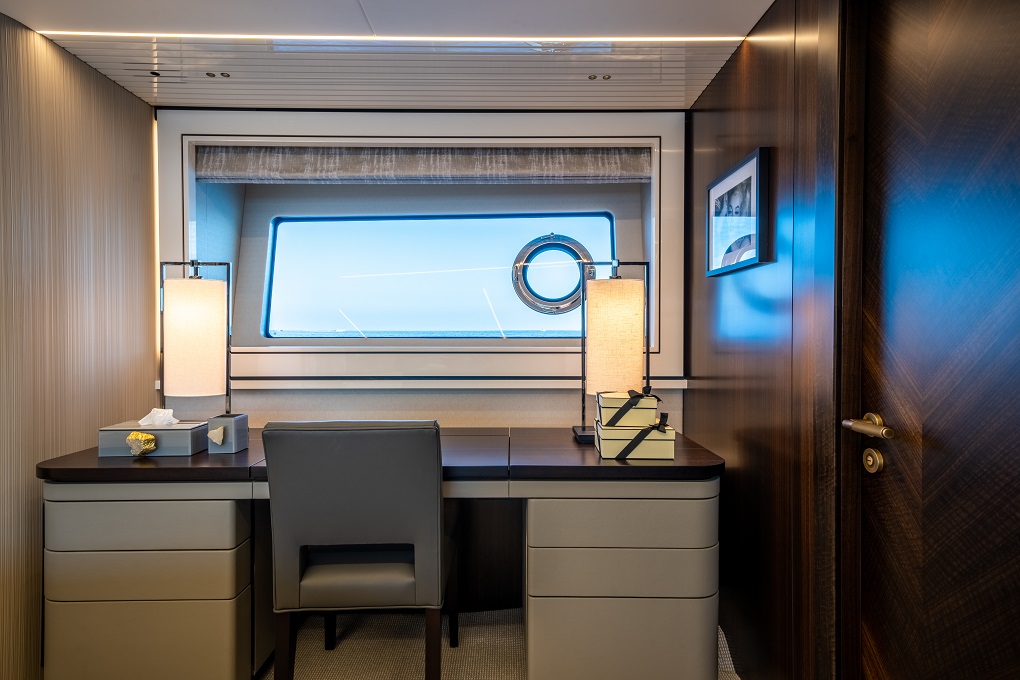 Yacht Glasax 27m Ocean 90 Sunseeker Master Stateroom