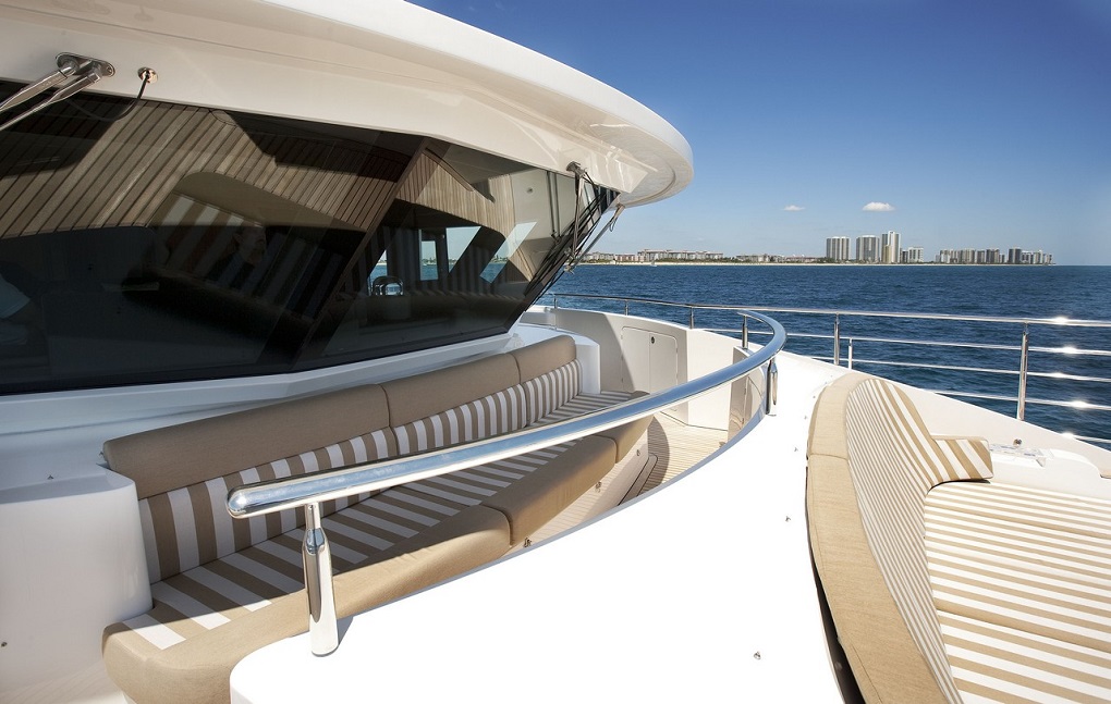 Richesse Horizon CC105 Exterior sun deck