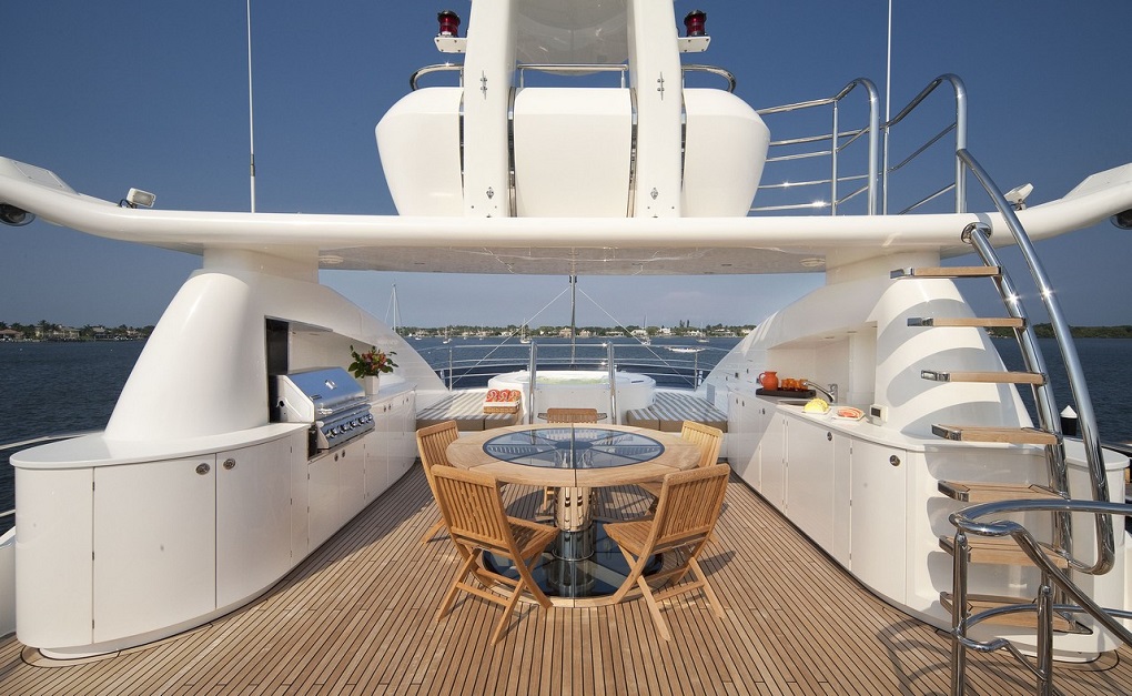 Richesse Horizon CC105 Exterior sun deck