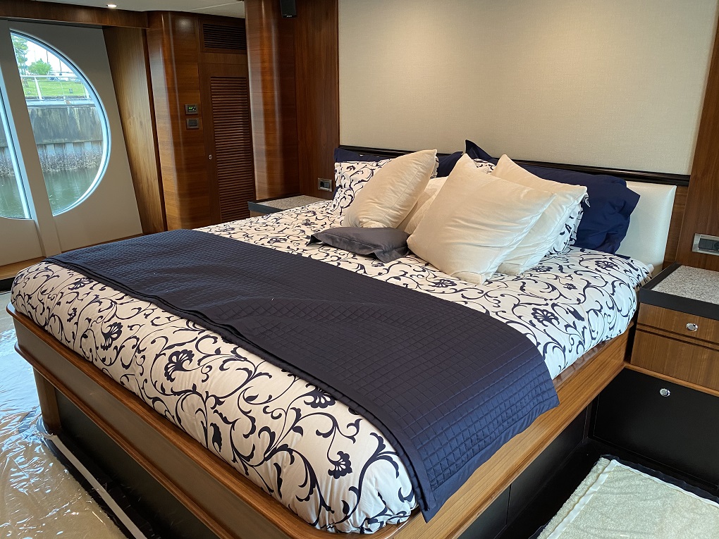 Richesse Horizon CC105 Interior Master stateroom