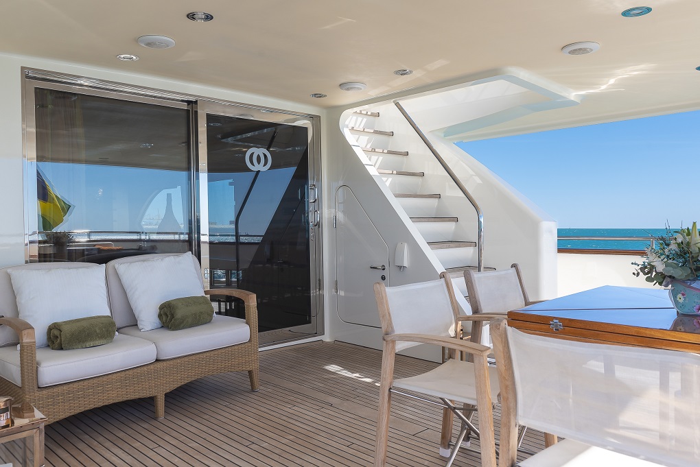 Ciao-Moonen-29m-Exterior-Dining-2