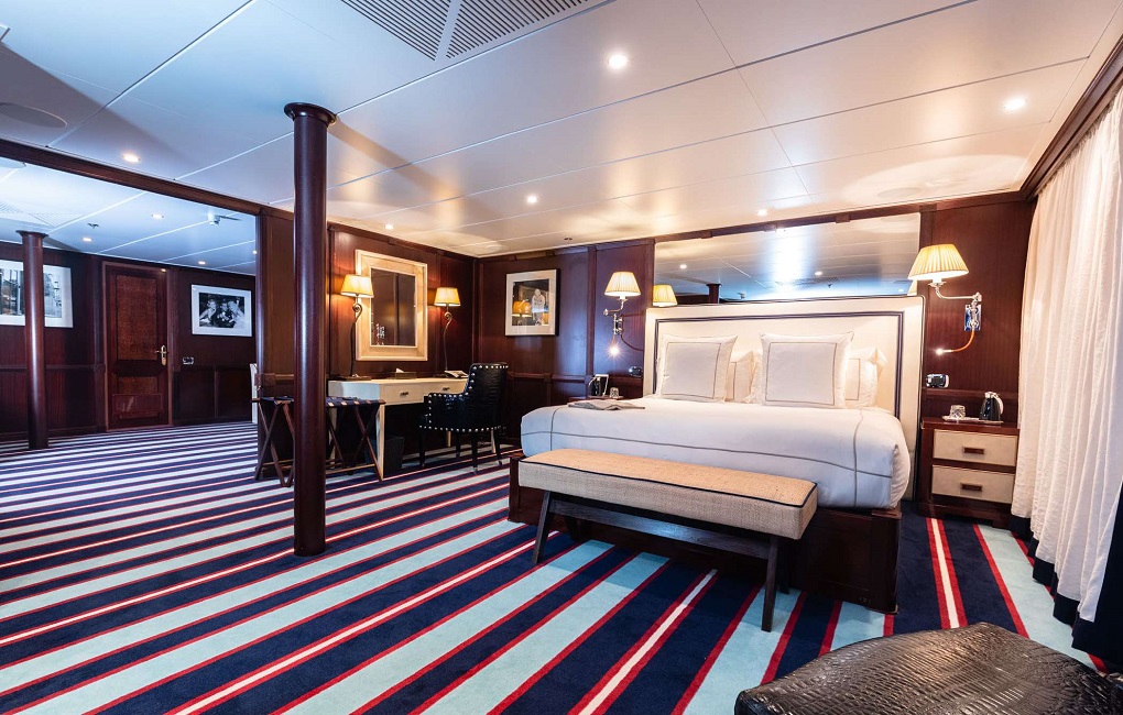 Force-Blue-Royal-Denship-70 metre Interior VIP stateroom