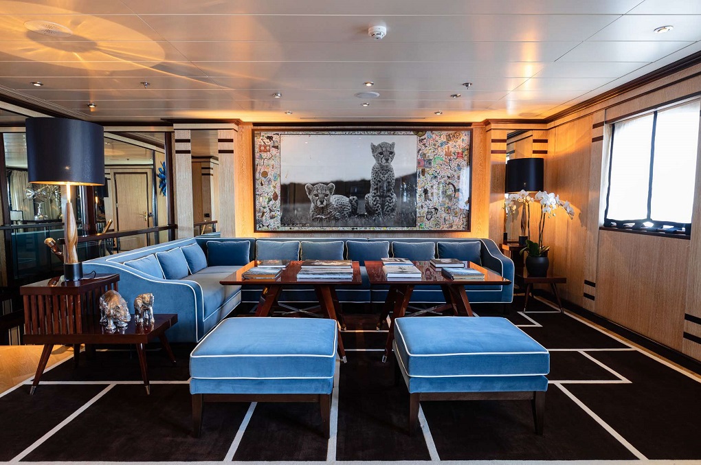 Force-Blue-Royal-Denship-70 metre interior lounge