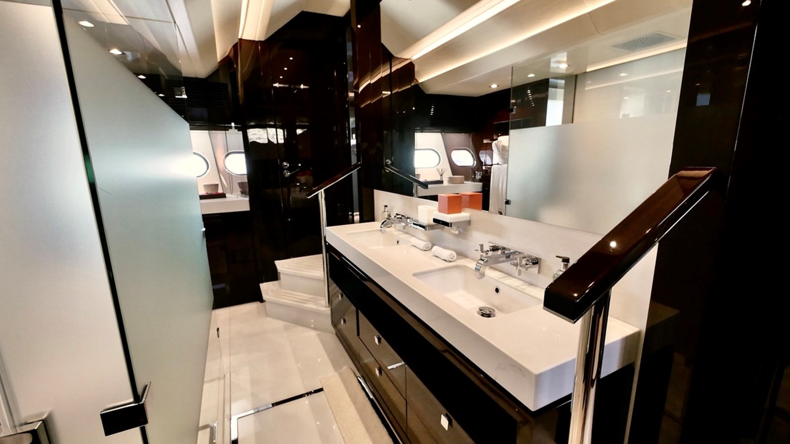 Survivor yacht for sale ()