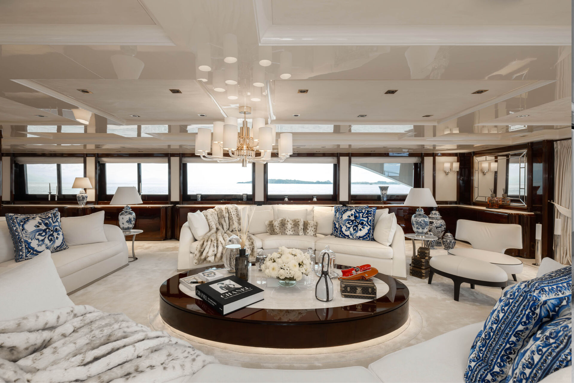 Emir Superyacht for charter ()