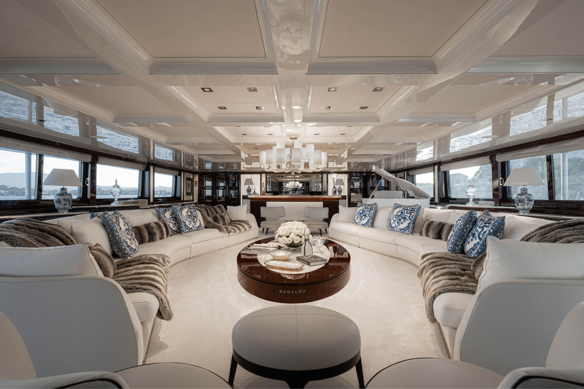 Emir Superyacht for charter ()