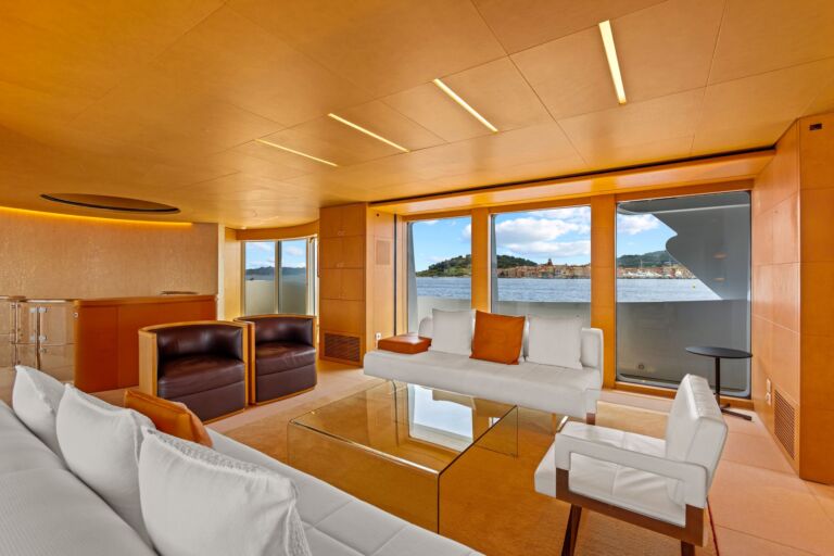 Yacht charter LUISA