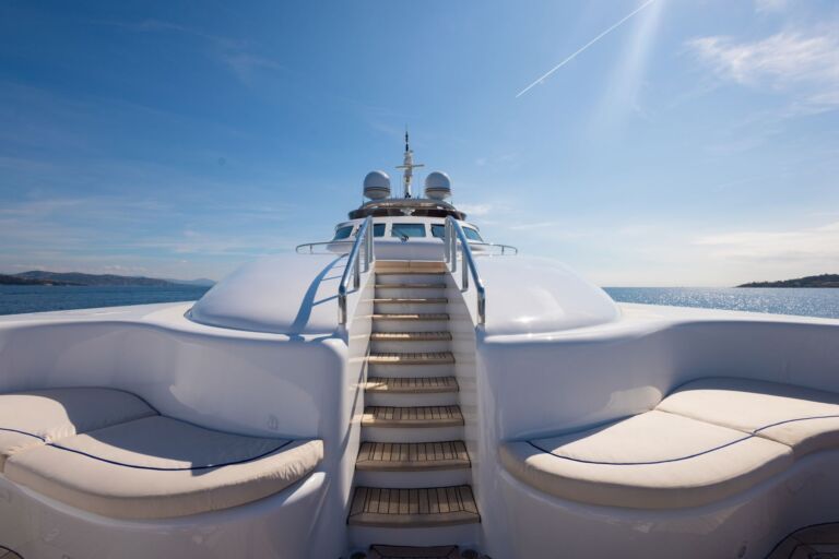 Yacht charter LUISA