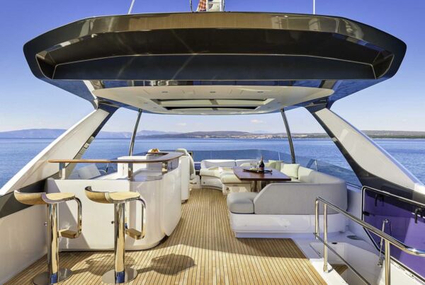Azimut Fly flybridge