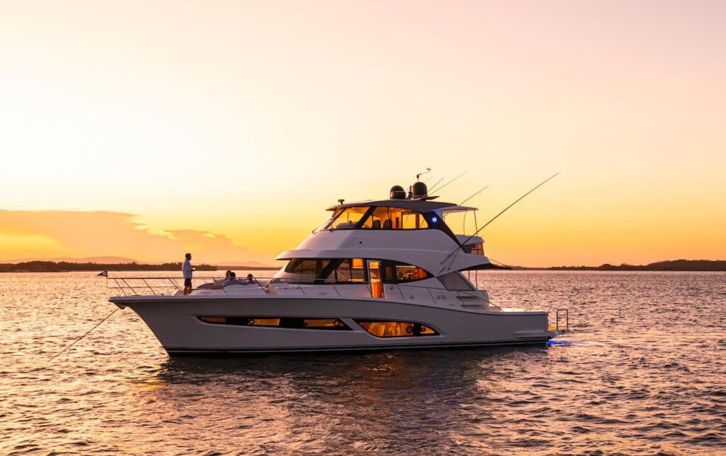 Riviera Enclosed flybridge Riviera Enclosed flybridge