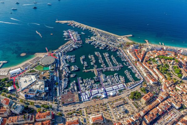 CANNES YACHTING FESTIVAL ATMOSPHERE VUE AERIENNE