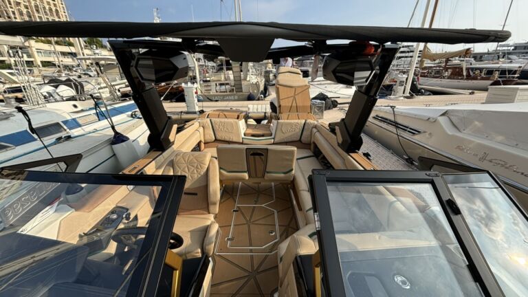 FAST BOAT V ()