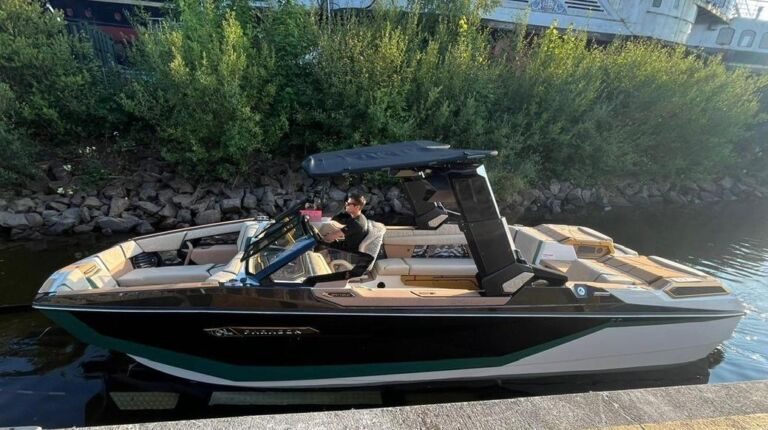 FAST BOAT V ()