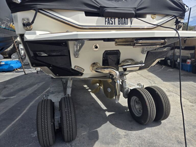 FAST BOAT V ()