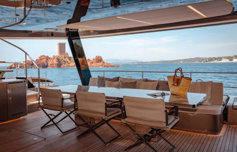 VOLTAIRE Sunreef Catamaran ()