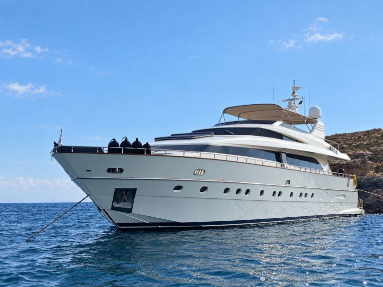 LAYAZULA exterior at anchor