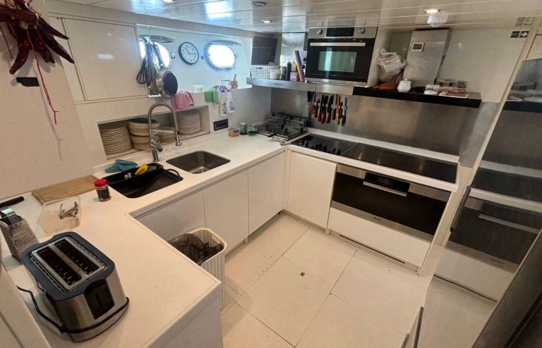 LAYAZULA galley