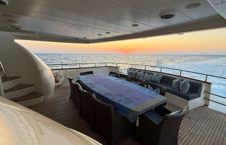LAYAZULA aft deck dining