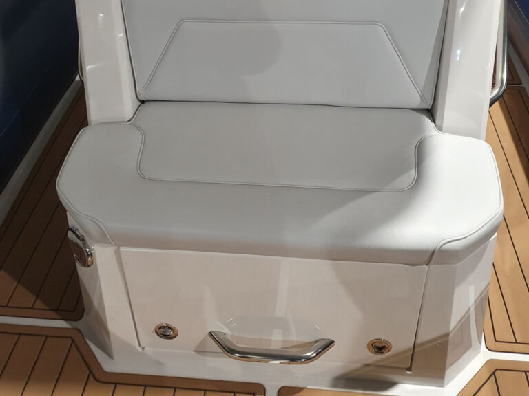 RAINBOW protector chase boat