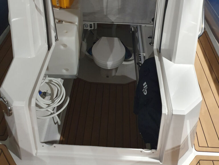 RAINBOW protector chase boat