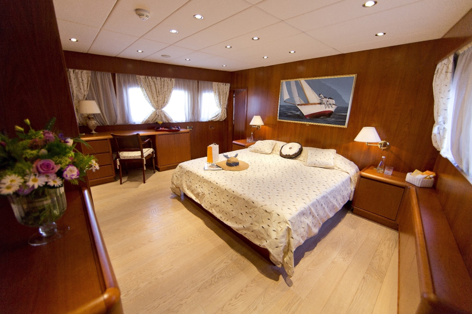 Margherita Motor Yacht Charter