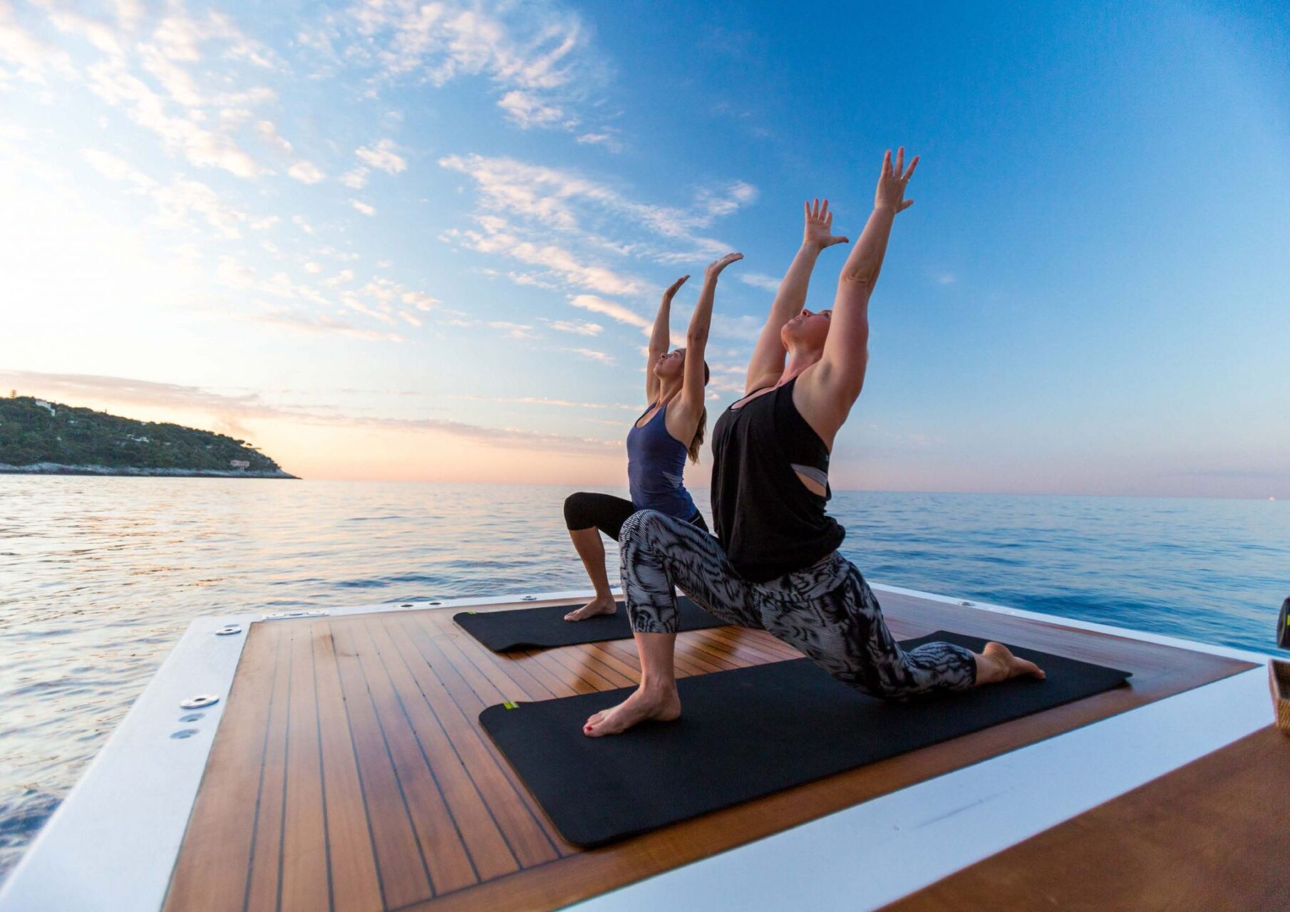 Qm London Yacht yoga sea view Yachtzoo