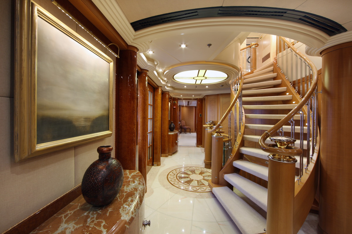 Capri luxury yacht management fort lauderdale
